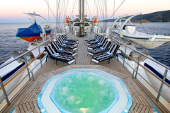 Running_on_wavers_interior - 2