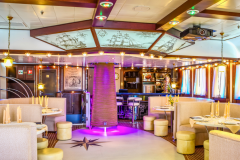 Running_on_wavers_interior - 3