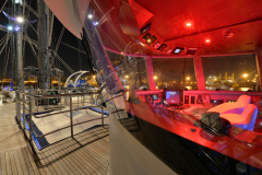 Running_on_wavers_interior - 4