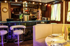 Running_on_wavers_interior - 6