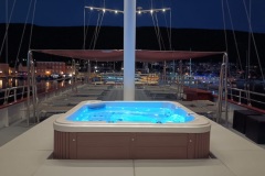 Voyage's hot tub
